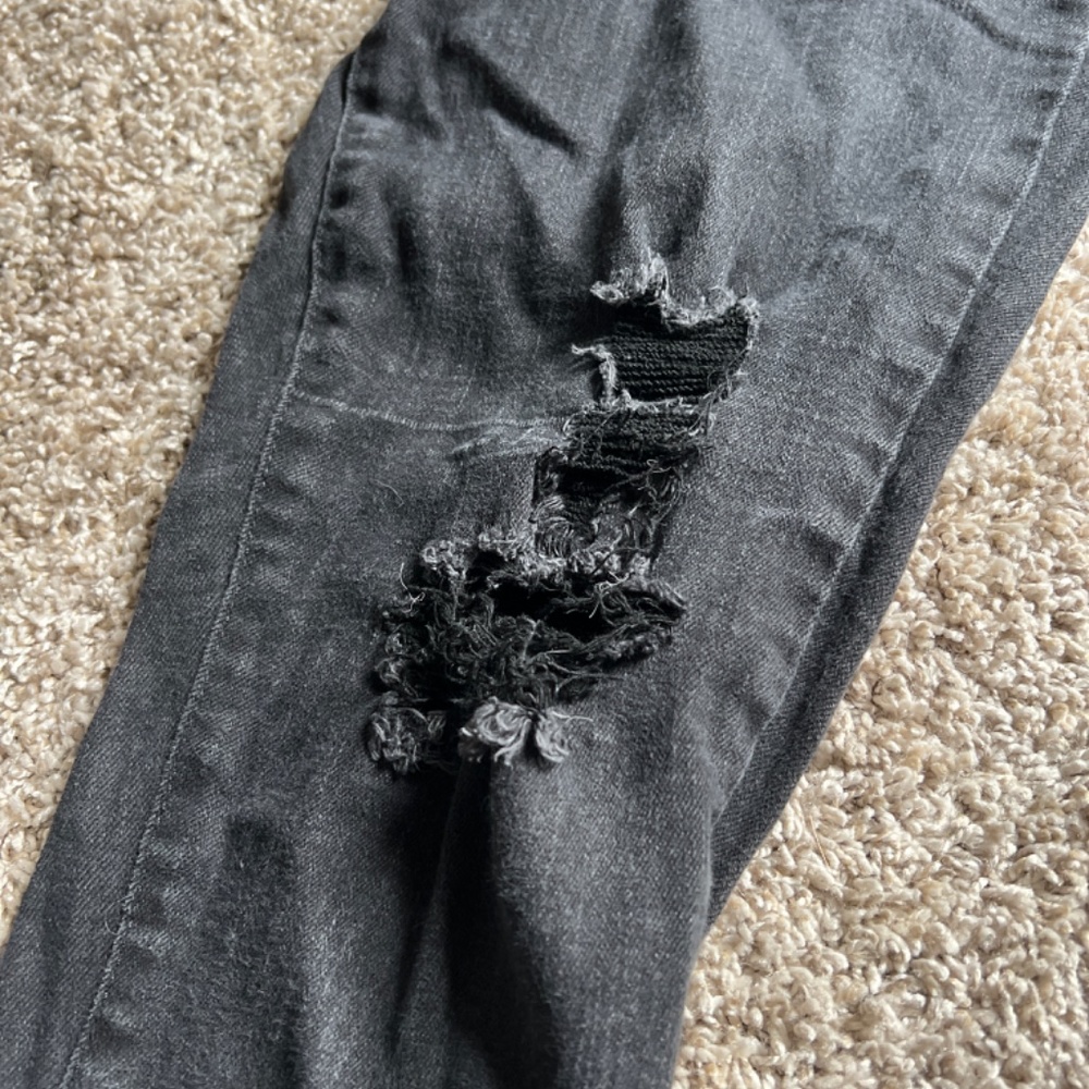 Distressed jeans - Picture 3 of 4